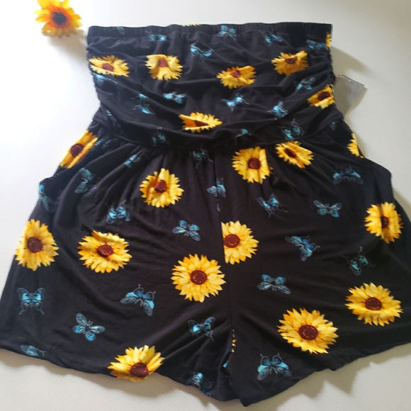 J for Justify Pants - Just In: New Ladies Sunflower Romper w/Pockets 🌻
